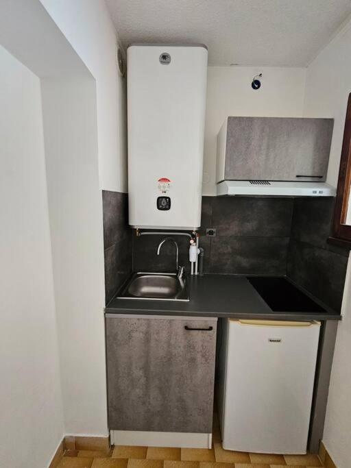 Studio Cabine Clim Wifi Parking Draps - 1 Etoile - Self Check-In Possible Ла-Гранд-Мот Экстерьер фото